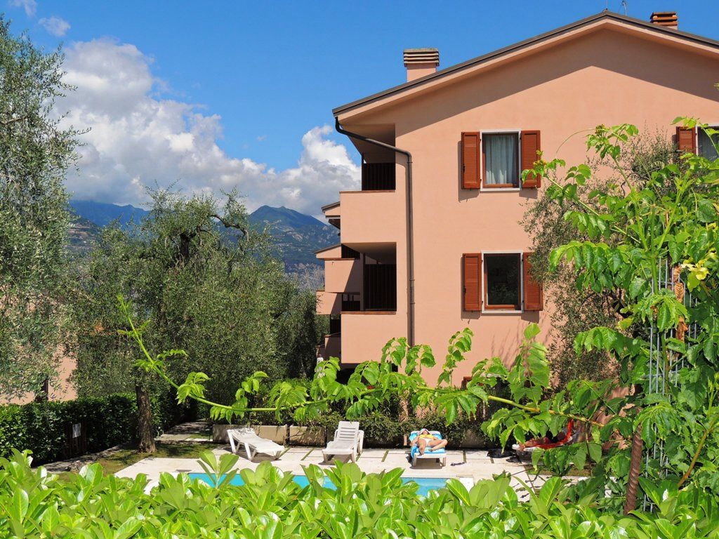 Casa Nina apartments with pool in Assenza